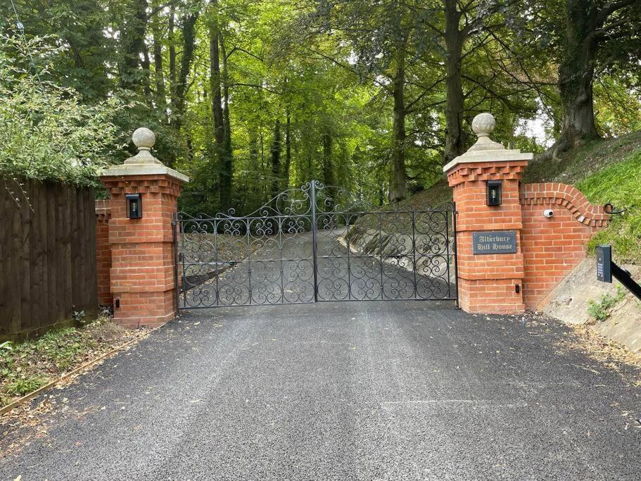 The Carriage House Villa Salisbury Exteriör bild